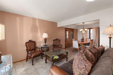 2542 E Leach Ave, Des Moines, IA 50320 - photo 4