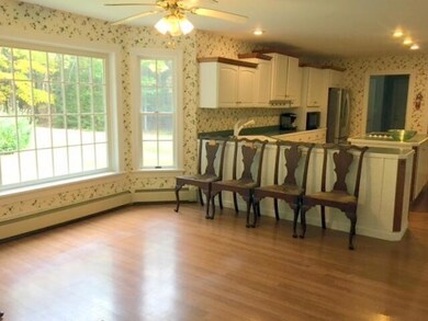 Kitchen dining area