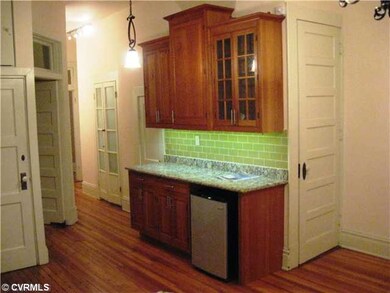 Kitchen - Service Bar,
