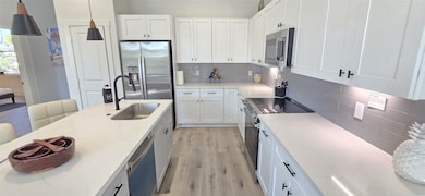 Island kitchen with shaker soft close cabinet and drawers throughout.