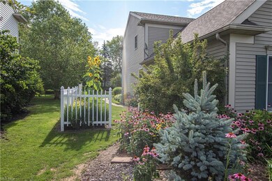 8707 Forest View Dr, Olmsted Falls, OH 44138 - photo 4