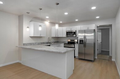 1143 W Hovey St-6