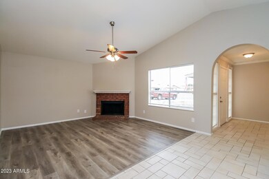 004-photo-living-room-10320940