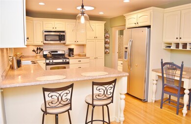 268 Silver Ln, Vernon, VT 05354 - photo 5