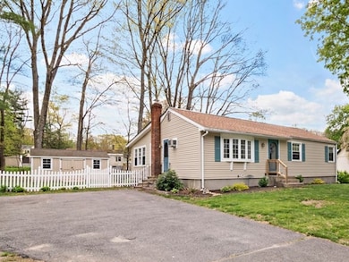 37 Austin Cir, Florence, MA 01062 - photo 2