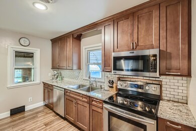 Soft closing drawers. New appliances.