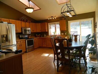 Big Kitchen & Dining Area