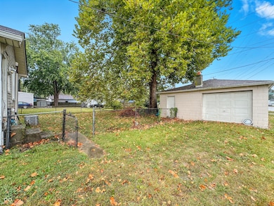 1023 E Edwards Ave, Indianapolis, IN 46227 - photo 5