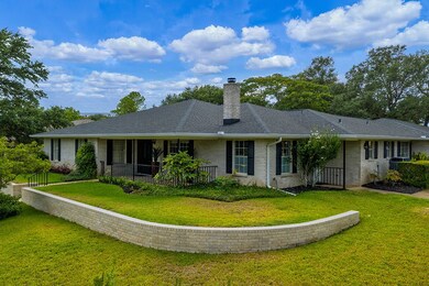 121 Edgewood Dr, Fredericksburg, TX 78624 - photo 2