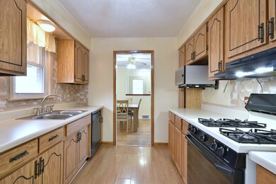 1043 E Algonquin Rd, Des Plaines, IL 60016 - photo 7