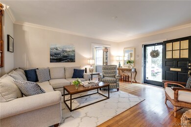 Terrific flow to the dining room.