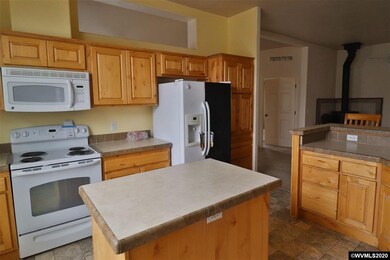 323 SE Sheridan Rd, Sheridan, OR 97378 - photo 3