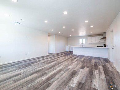 881 Woodward Ave, El Centro, CA 92243 - photo 4