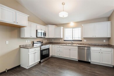 2000 Holly Meadow Ave SW, Cedar Rapids, IA 52404 - photo 7