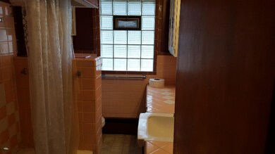 Main Floor Full Bath