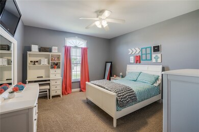 1026 N Maple St, Effingham, IL 62401 - photo 2