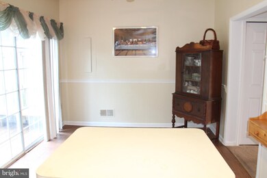 7233 Parsons Ct, Alexandria, VA 22306 - photo 3