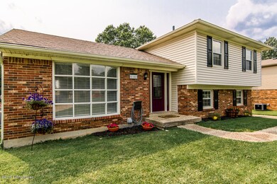 8108 Cortland Dr, Louisville, KY 40228 - photo 2