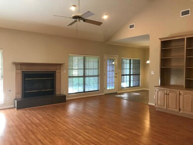 735 Timberline Dr, Bay City, TX 77414 - photo 5