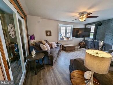 325 Springfield Ave, Folsom, PA 19033 - photo 4