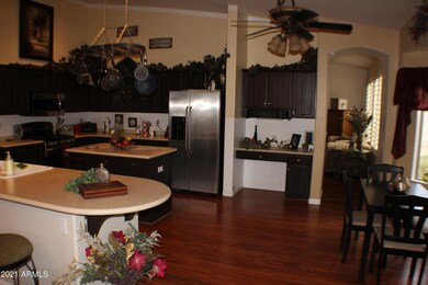 Eat-in kitchen