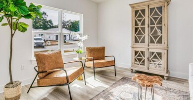 905 Windhill Dr unit 17B, Cantonment, FL 32533 - photo 3