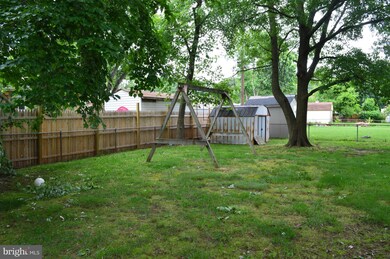 8904 Robin Place, Laurel, MD 20708 - photo 5