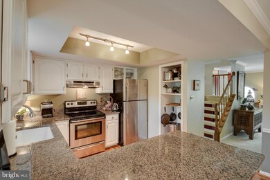 9589 Lindenbrook St, Fairfax, VA 22031 - photo 5