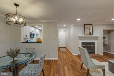 10016 Oakton Terrace Rd, Oakton, VA 22124 - photo 4