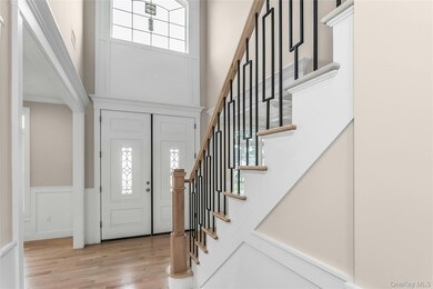 8 Sebree Place, Plainview, NY 11803 - photo 3