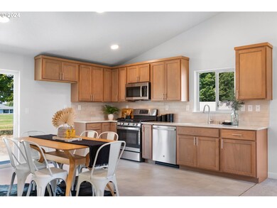 5007 Cedar View Dr, Springfield, OR 97478 - photo 5