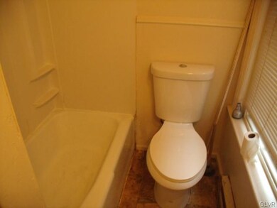 924 W Washington St unit 1, Allentown, PA 18102 - photo 6