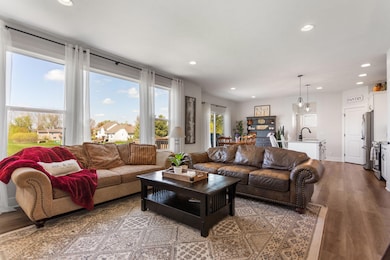 19-web-or-mls-11007-ryans-way