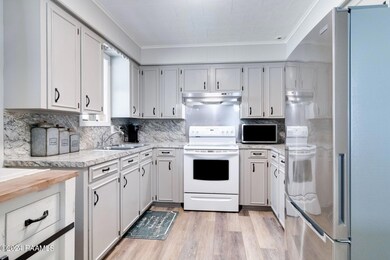 9-web-or-mls-131 Felicite St-8