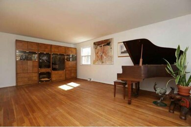 2032 Wisteria Ln, Lafayette Hill, PA 19444 - photo 3