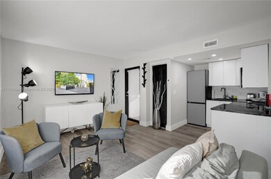 stunning Townhouse style condo in the heart of South Beach fully furnished, 3 private parking. Andrea Guzman