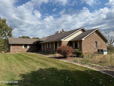 153 Triangle Ln, Tazewell, TN 37879 - photo 3