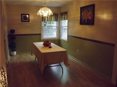 Dining Room Or have dinner in the seperate dining 