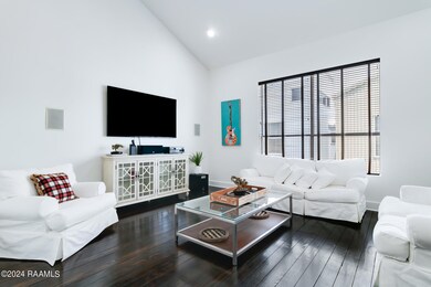 12-web-or-mls-1201 S College Rd-6-2