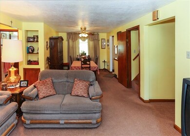 Another view looking at the dining area from the l