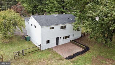 139 W Sandy Ridge Rd, Doylestown, PA 18901 - photo 4