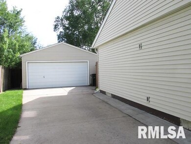 1803 W 54th St, Davenport, IA 52806 - photo 4