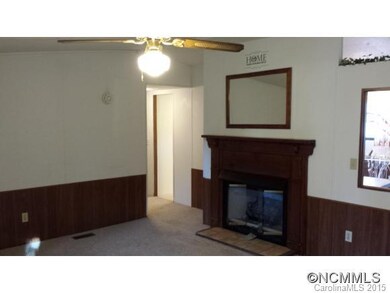 Living Room/w Gas Logs
