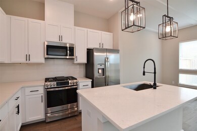 4511 Whitney Park Way, Houston, TX 77022 - photo 7