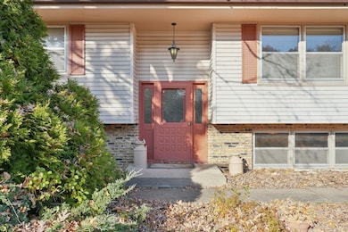 1051 Tiller Ln, Saint Paul, MN 55126 - photo 5