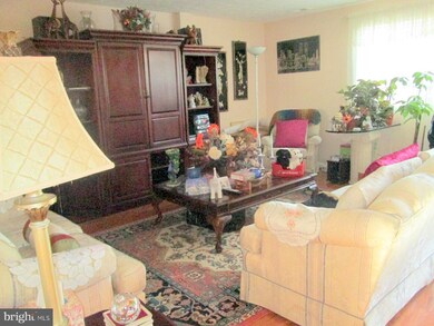 37 Leatherwood Ct, Burtonsville, MD 20866 - photo 2