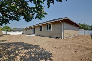 822 Ash St, Central Point, OR 97502 - photo 4