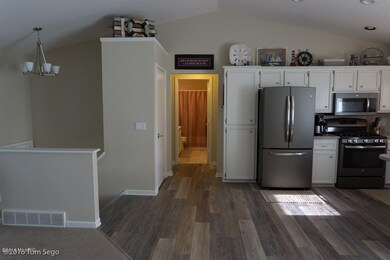 Kitchen & Entry