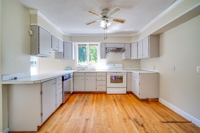 283 Poole St, Ludlow, MA 01056 - photo 5