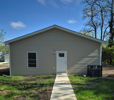 679 Stambaugh Ave, Columbus, OH 43207 - photo 3